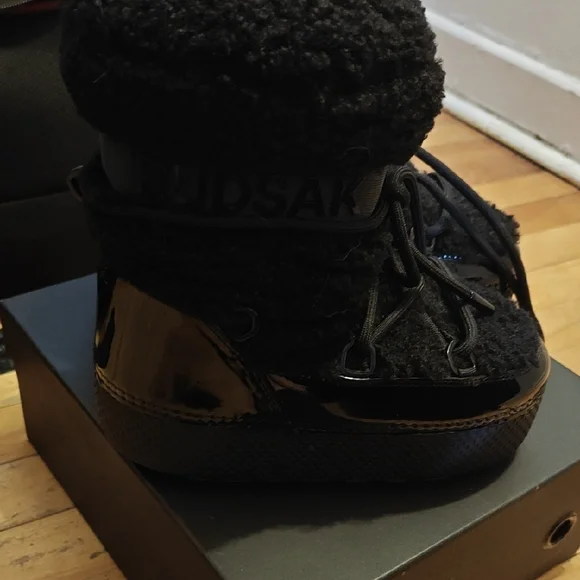 RUDSAK Kids Black Textured Boots - Picture 4 of 16